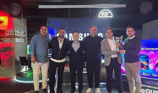 Yeşil sahadan dijital sahaya! Ümit Karan ve Semih Şentürk Samsung TV’de kozlarını paylaştı