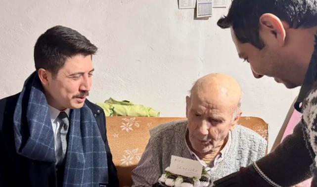 96 Yaşındaki Ali Amca’ya anlamlı doğum günü sürprizi