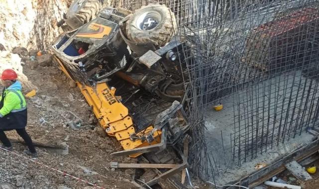 Adıyaman’da iş makinesi devrildi!