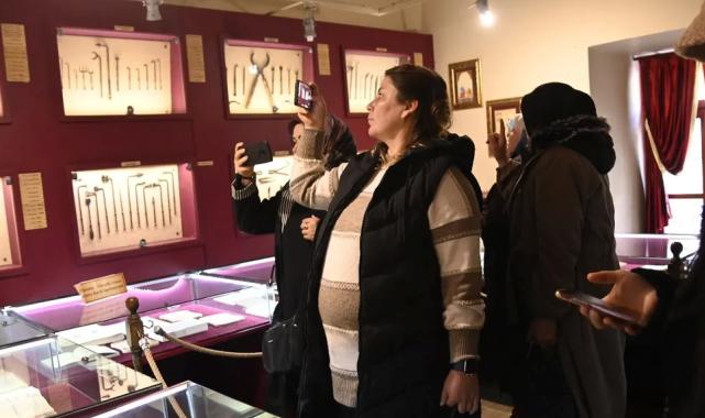 Alaşehir’den 86 kişilik kadın kafilesi Manisa’yı gezdi