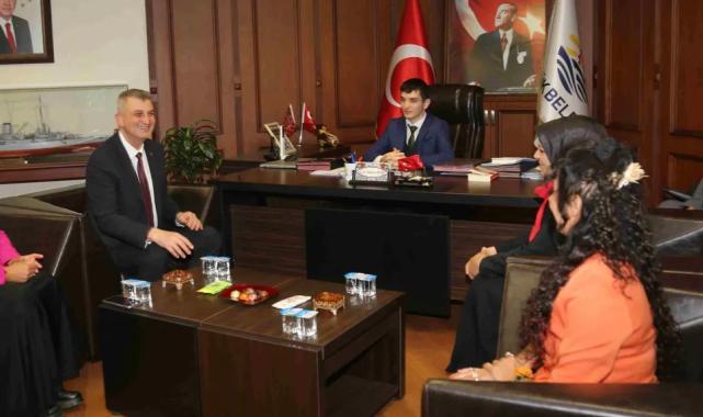 Ali Yıldırım Sezer koltuğunu Anıl Ege’ye devretti