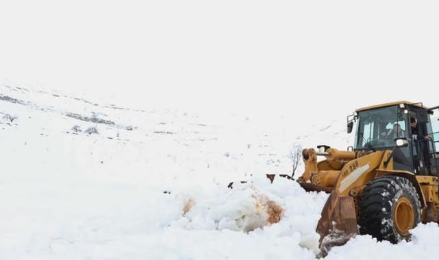 Antalya Büyükşehir Belediyesi’nin karla mücadelesi sürüyor