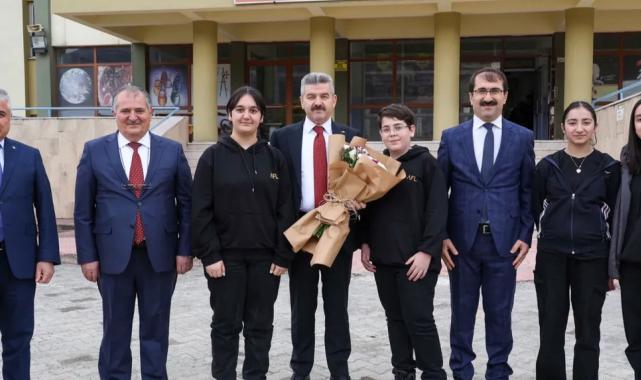 Artvin Valisi Ergün, Fen Lisesi’ni ziyaret etti