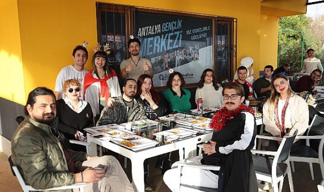 Atatürk Parkı’ndaki Gençlik Merkezi gençlerin yeni buluşma noktası oldu