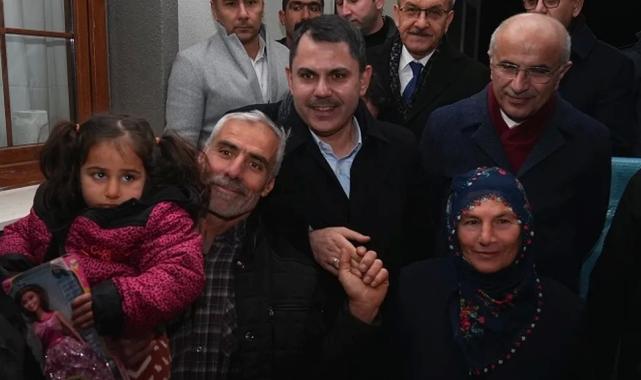 Bakan Kurum, Malatya Akçadağ’da konutları teslim edilen aileye konuk oldu