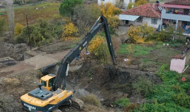 Balıkesir’de dere yatakları temizleniyor