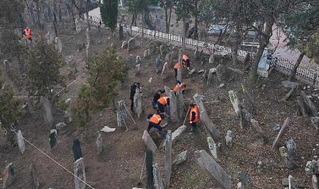 Başkan Altay: “Ahlat’tan Sonraki En Önemli Türkiye Selçuklu Mezarlığında Mezar Taşlarını Restore Ediyoruz”