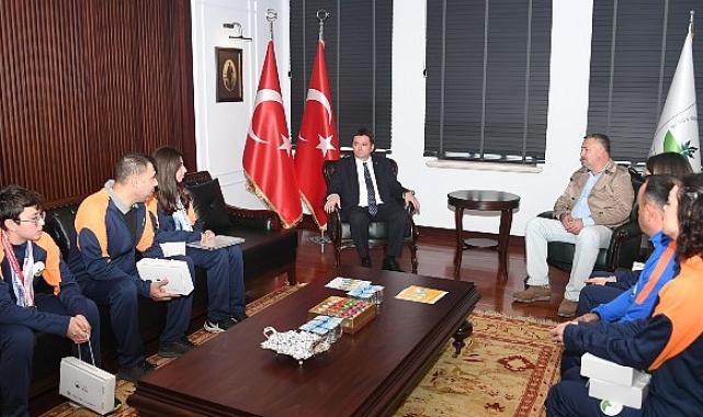 Başkan Aydın şampiyon sporcuları ağırladı