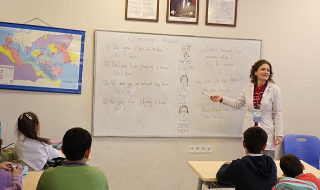 Başkan Çerçioğlu’nun Etkinlikleriyle Aydınlılar İngilizce Öğreniyor