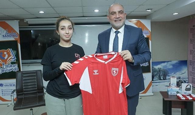 Başkan İbrahim Sandıkçı: “Öğrencilerimizin sınav ücretlerini karşılıyoruz”