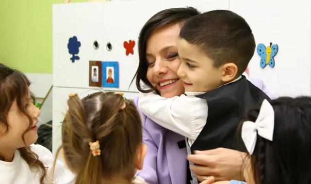 Başkan Kınay, Özgür Çocuk Evi minikleriyle yeni yılı kutladı