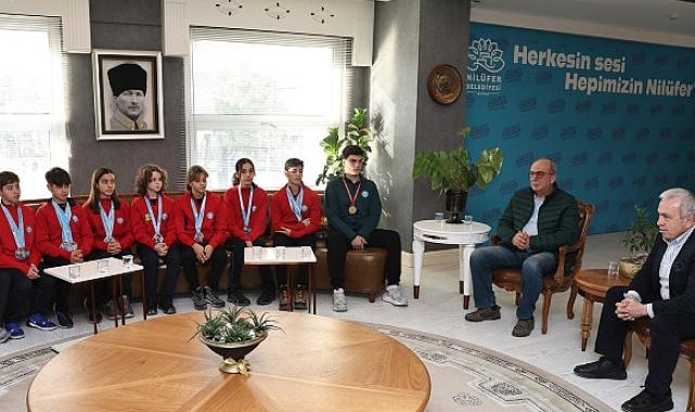 Başkan Şadi Özdemir başarılı sporcuları ağırladı