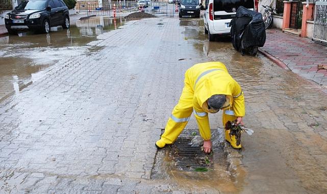 Başkan Topaloğlu turuncu kod verilen Kemer’de sahada