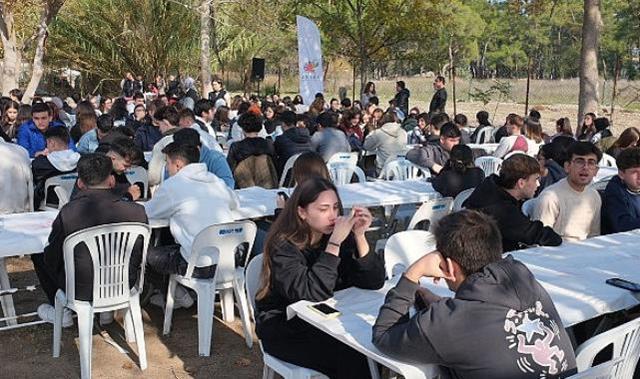 Başkan Topaloğlu’ndan öğrencilere mangal partisi