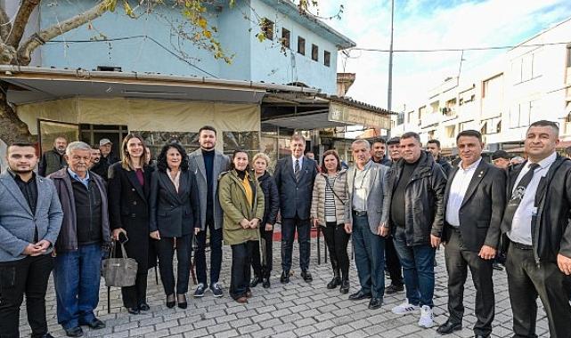 Başkan Tugay, Kınık’ta üreticilere fidan dağıttı “Çiftçimizin yanında olacağız”