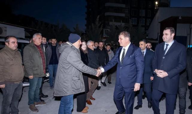 Başkan Tugay şantiyede Belediyesi emekçileriyle buluştu