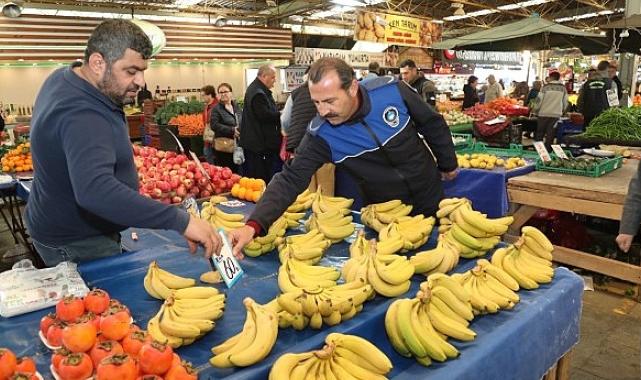 Bayraklı zabıtasından pazar yeri denetimi