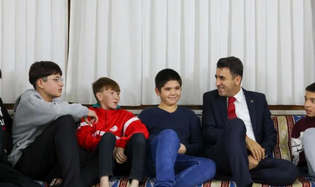 Bilecik Valisi Aygöl gençlerin umutlarına ortak oldu