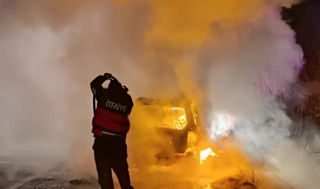 Bilecik’te alev alan araçtan hurda yığını kaldı