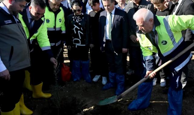 Bursa Büyükşehir’le toprak bereketleniyor, çiftçi kazanıyor
