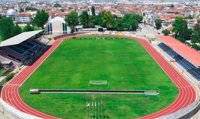 Bursa İnegöl İlçe Stadyumu zemini bakıma alındı