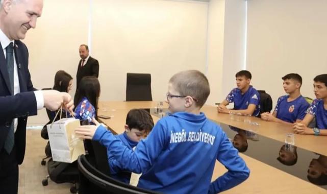 Bursa İnegöl’de Başkan Taban 32 sporcuyla buluştu