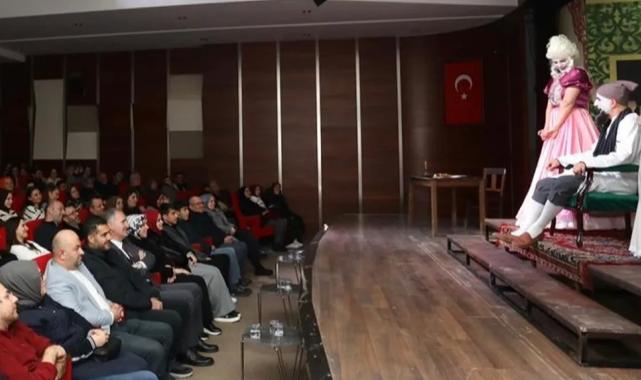 Bursa İnegöl’de ‘Hastalık Hastası’ seyirciyle buluştu