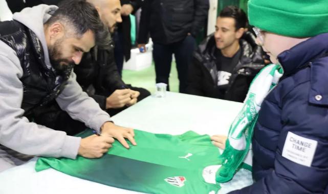 Bursaspor, ‘Yeni Yıl Meydanı’nda taraftarla buluştu