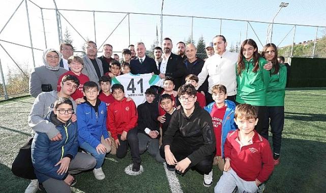 Büyükşehir’den, İzmit Ayazma’ya sentetik futbol sahası