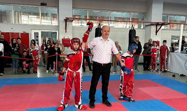 Canikli Sporculardan Gövde Gösterisi