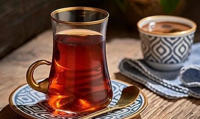 Çayı ve kahveyi şekerli içiyorsanız dikkat!  Sıcak içeceklerdeki dişleri çatlatabilir!