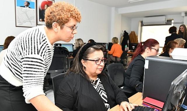 Çiğli Belediyesi’nden kadınlara destek ‘Kadınlar Dijitalde Parlıyor Projesi’