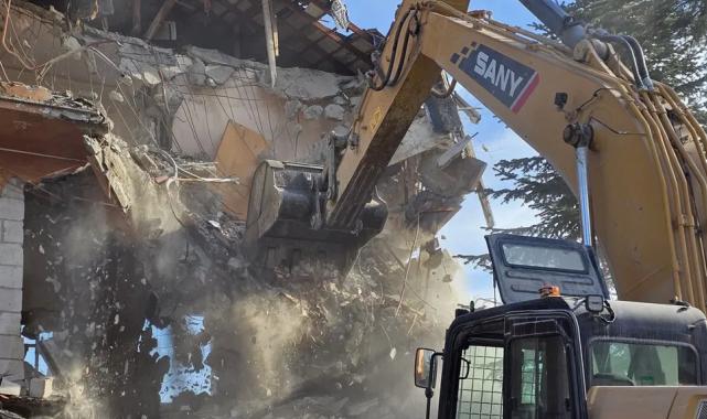 Depreme dayanıksız okulların yıkımına başlandı