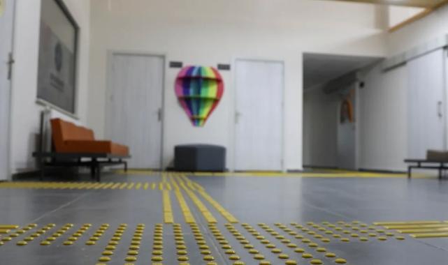 Diyarbakır’da görme engelliye ‘bağımsız hareket eğitimi’