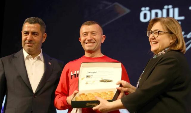 Gazi Yarı Maraton’da dereceye girenler ödüllendirildi