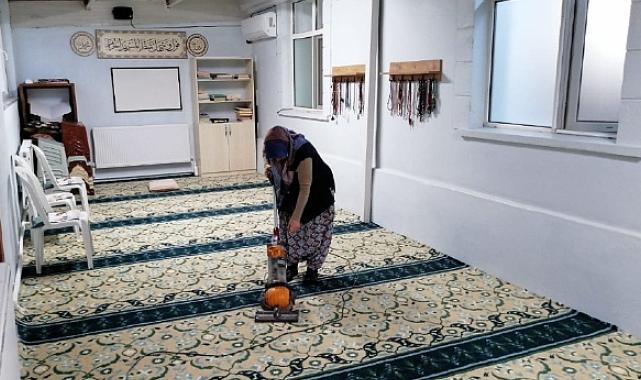 Geyve’de cami temizliği devam ediyor