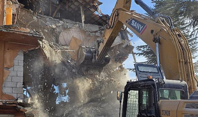 Gölcük’te Depreme Dayanıksız Okul Yıkıldı