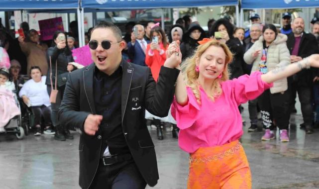Gölcük’te engelli bireylerin gösterileri renk kattı