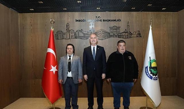 İnegöl Belediyesi’nin Özel Personelleri Yüzleri Güldürüyor