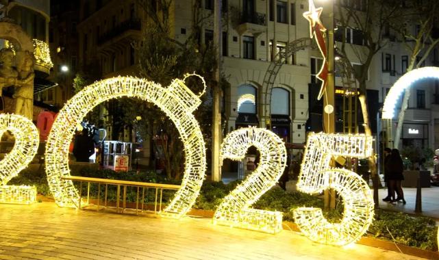 İstanbul Şişli yeni yıla ışık ve neşeyle giriyor