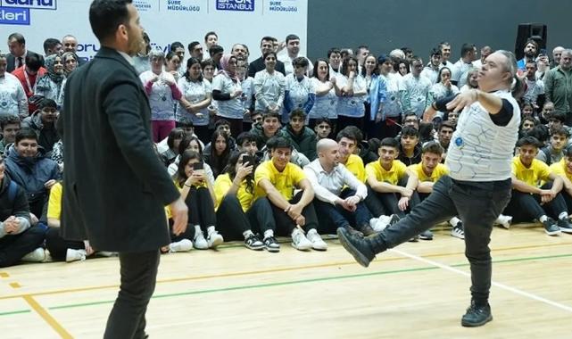 İstanbul’da kulaçlar ve goller engellere karşı atıldı