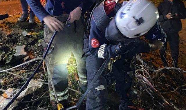 İtfaiye ekipleri buzağıyı düştüğü kuyudan çıkardı