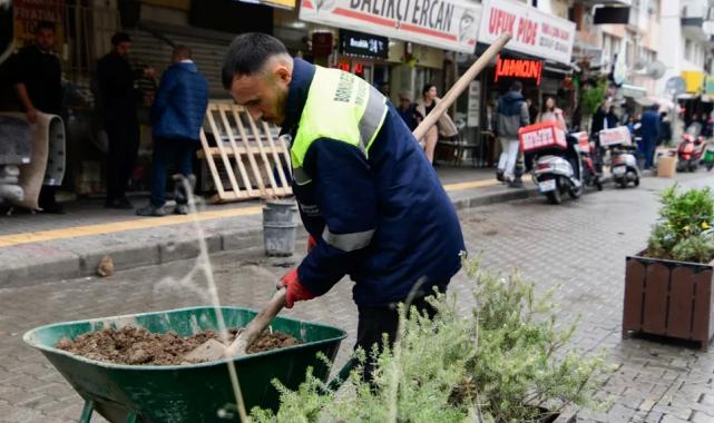 İzmir Bornova’da pazaryerine trafik düzenlemesi
