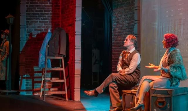 İzmir Bornova’da Şehir Tiyatrosu festival sahnelerinde parlıyor