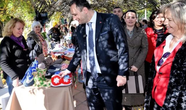 İzmir Bornova’da yılbaşı ruhu el emeği ürünlerle canlanıyor