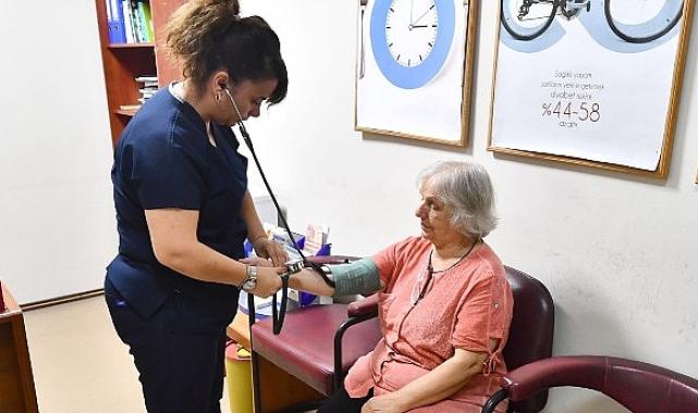 İzmir Büyükşehir Belediyesi bu yıl binlerce kişiye sağlık hizmeti verdi Eşrefpaşa Hastanesi şifa dağıtıyor