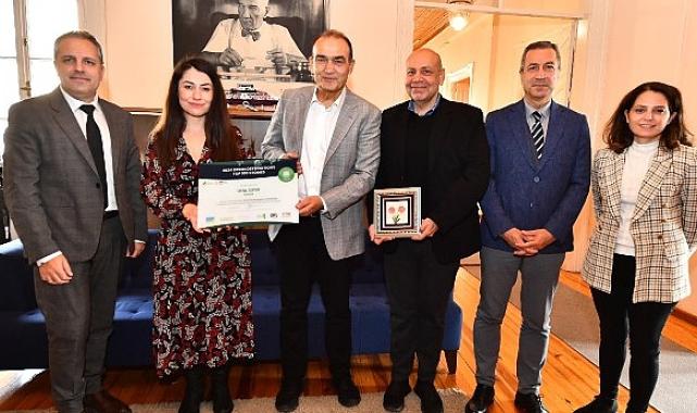 İzmir Büyükşehir Belediyesi’ne “En İyi 100 Hikaye Ödülü” sertifikası verildi