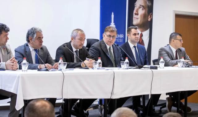 İzmir’de Başkan Tugay Aliağalı muhtarlarla buluştu