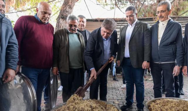 İzmir’de gönüller bir oldu, lokmalar paylaşıldı