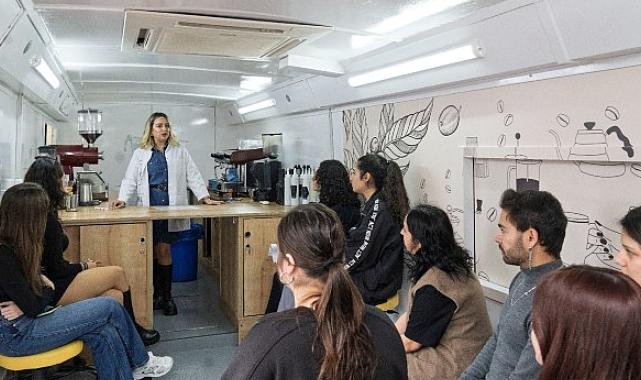 İzmir’in Mobil Barista Otobüsü yollarda